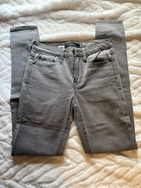 Aeropostale Women’s Gray Skinny Jeans